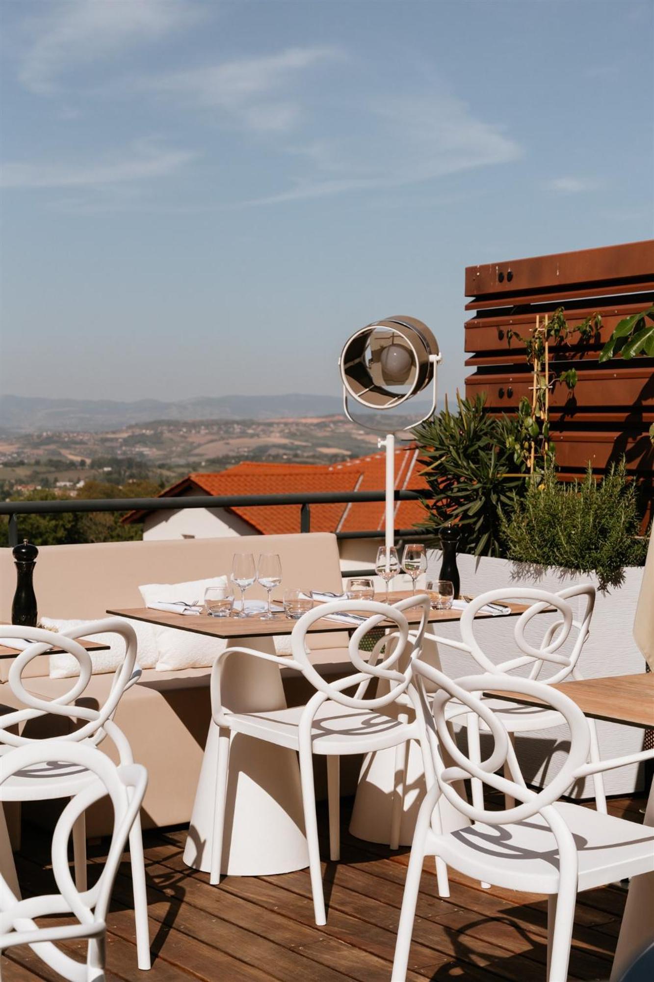 Hotel-Restaurant La Caborne Limonest Exteriér fotografie